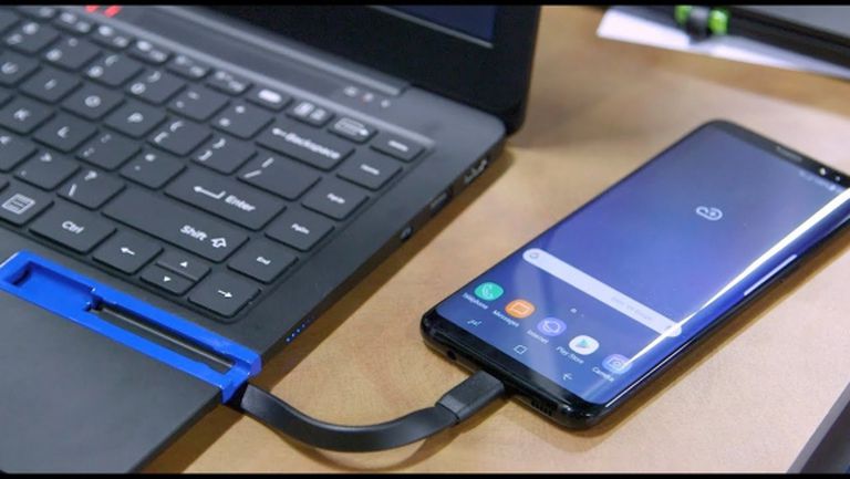 В Тотнъм и Нюкасъл са прибрали служебните смартфони и лаптопи