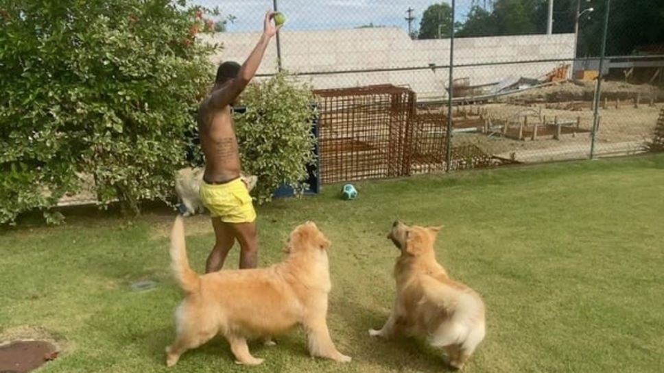 (АРХИВ) Неймар тренира с кучета в двора си и не иска да чуе за ПСЖ (видео)