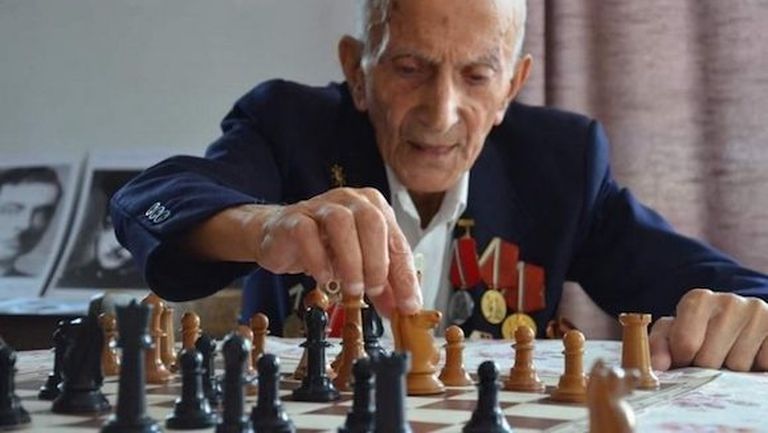 Тъжна вест: Почина Левон Ованезов, най-старият шахматист в света