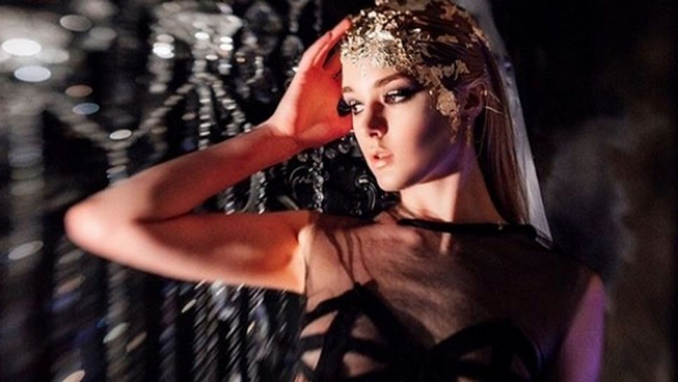 Алиса празнува рожден ден самотна (галерия)