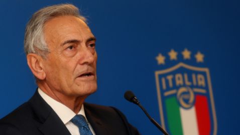 Шефът на италианския футбол: Нов сезон няма да започне, ако преди това не е завършил старият