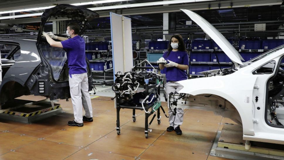 Volkswagen постепенно възобновява производството
