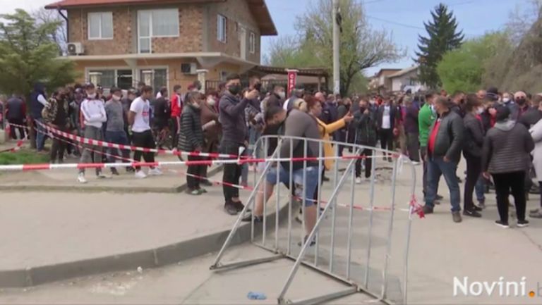 Напрежение във "Факултета"! Голяма тълпа излезе на протест (видео)
