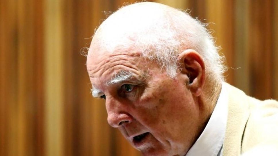 Изнасилвачът на деца Боб Хюит излезе предсрочно от затвора