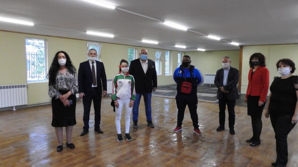 Министър Кралев продължава инспекцията на спортни обекти