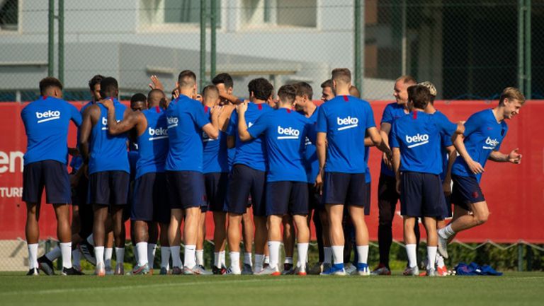 Тестват играчите на Барселона на 6 май и ако всичко е наред, подновяват тренировки