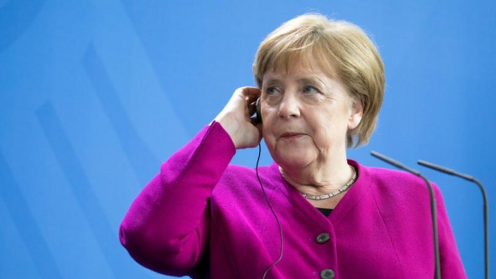 Обрат: Меркел се отказва от важно условие за Бундеслигата