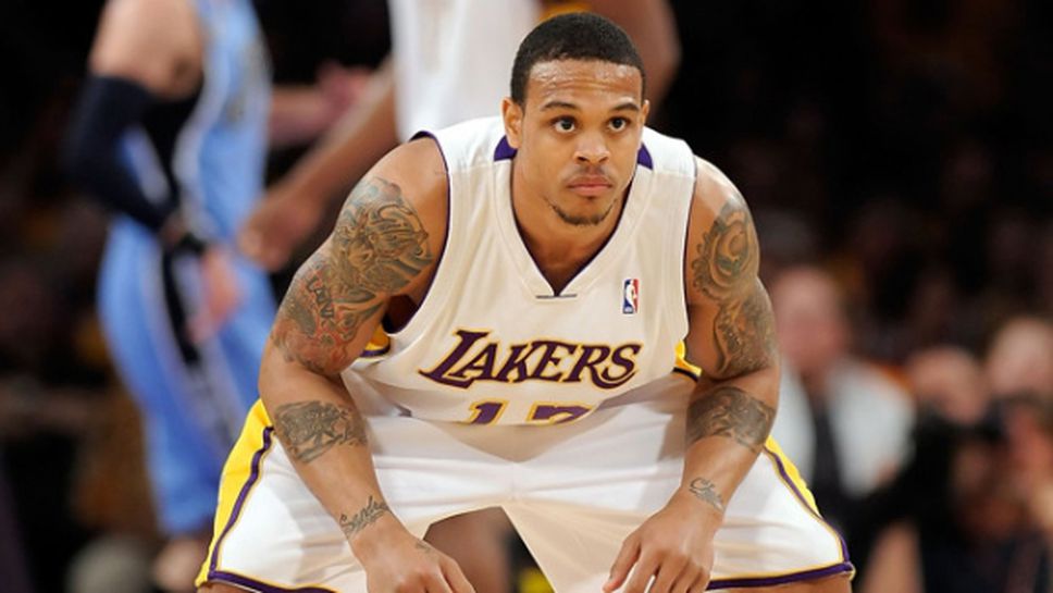 Двукратен шампион с Лейкърс е в затвора заради нападение с пушка