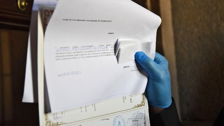 Подписал ли се е наистина Георги Попов на джиросването на акциите на Левски?