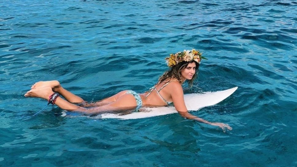 Сърфистка трупа лайкове със секси дупе (снимки)