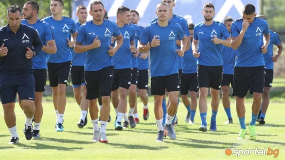 Въпреки катаклизмите: Левски подновява тренировки в петък