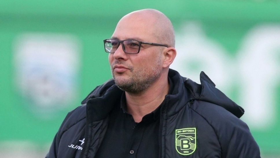 Треньор на клуб от efbet Лига дари пари за Левски
