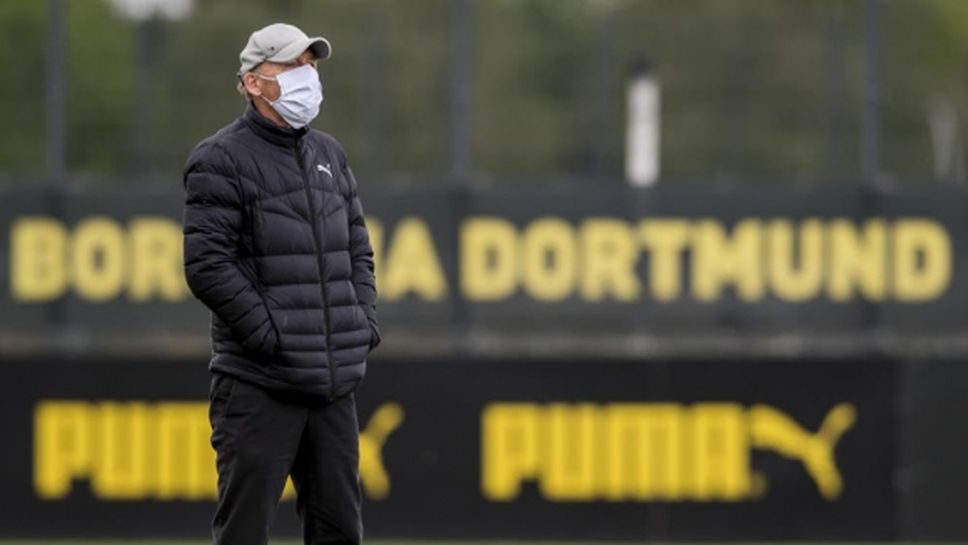 Треньорите в Бундеслигата ще дават указания без маски