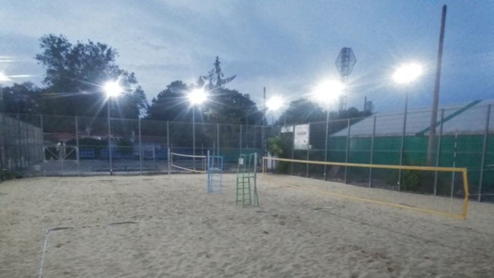Вече може да се спортува на пясъчните кортове до Гребната в Пловдив