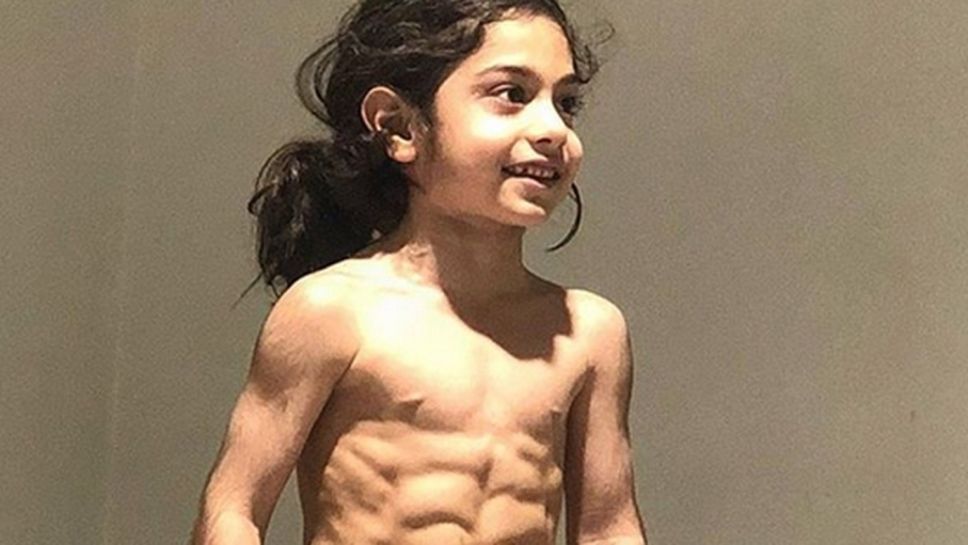 Шестгодишното иранче Арат направи 3000 "крачета" и показа "плочки"