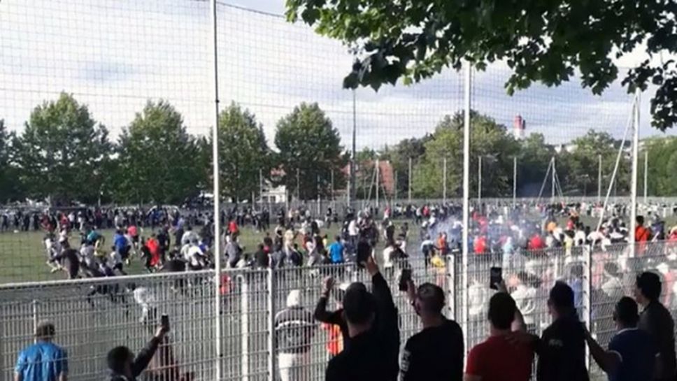 Безумие: 400 човека нахлуха на терена на нелегален двубой в Страсбург (видео)