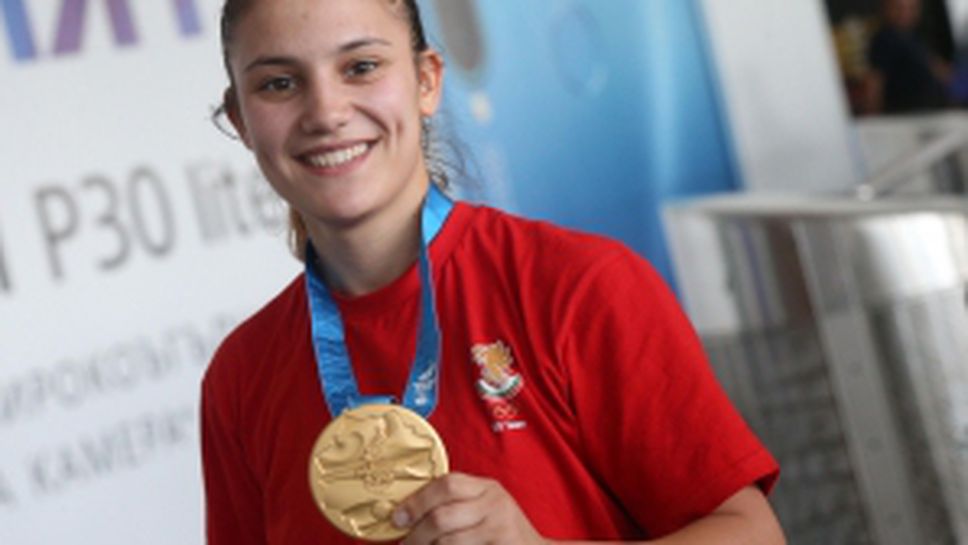 Златната медалистка в каратето Ивет Горанова се прибра в София