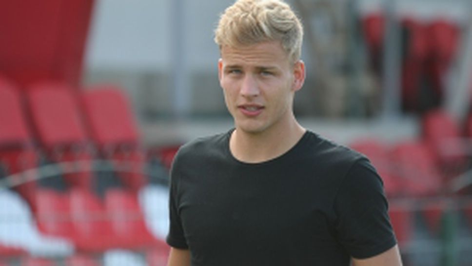 Интервю с Уесли Ната