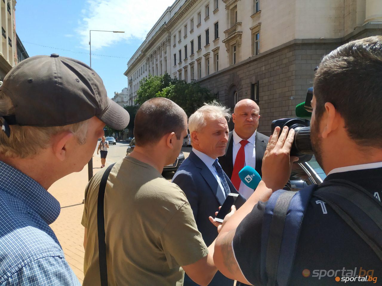 Срещата на Бойко Борисов с Боби Михайлов и футболните босове