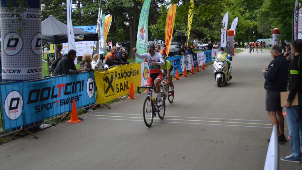 Теодор Русев с Купа "Долчини" пред погледите на хиляди в Южния парк