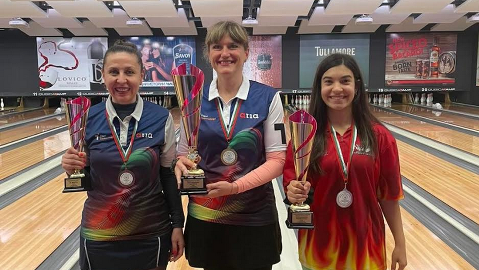 Марина Стефанова и Радослав Тенчев са републиканските шампиони по боулинг