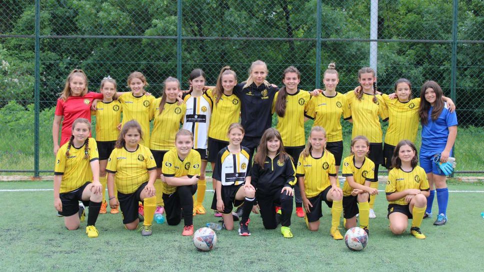 Девойките на Миньор с историческа първа победа