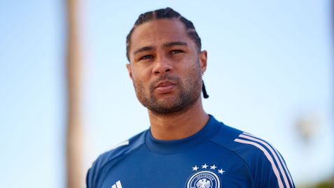  Байерн предлага на Гнабри 10 милиона на година, крилото не бърза да преподписва 