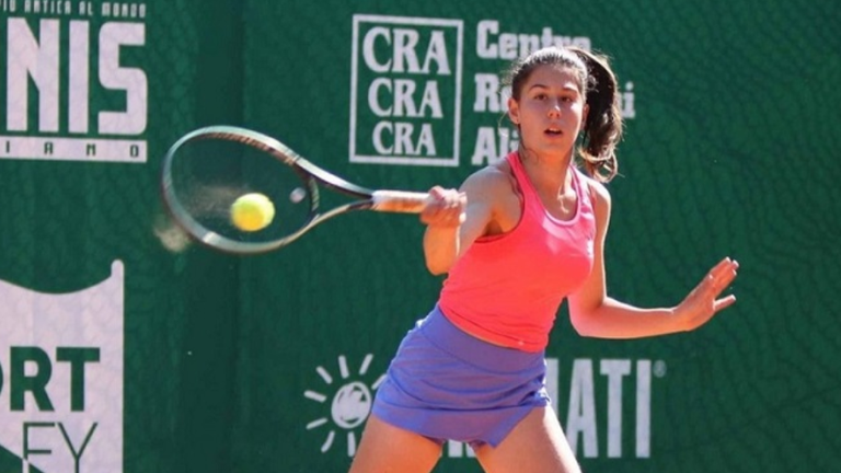 Елизара Янева се класира убедително за втория кръг при девойките