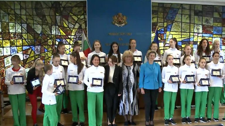 Весела Лечева награди призьори по художествена гимнастика и фехтовка