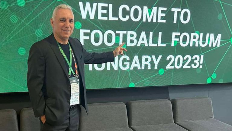 Легендата на българския футбол Христо Стоичков беше лектор на унгарски