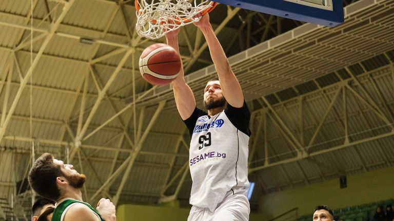 Кръстан Кръстанов се превърна в първия български баскетболист който ще