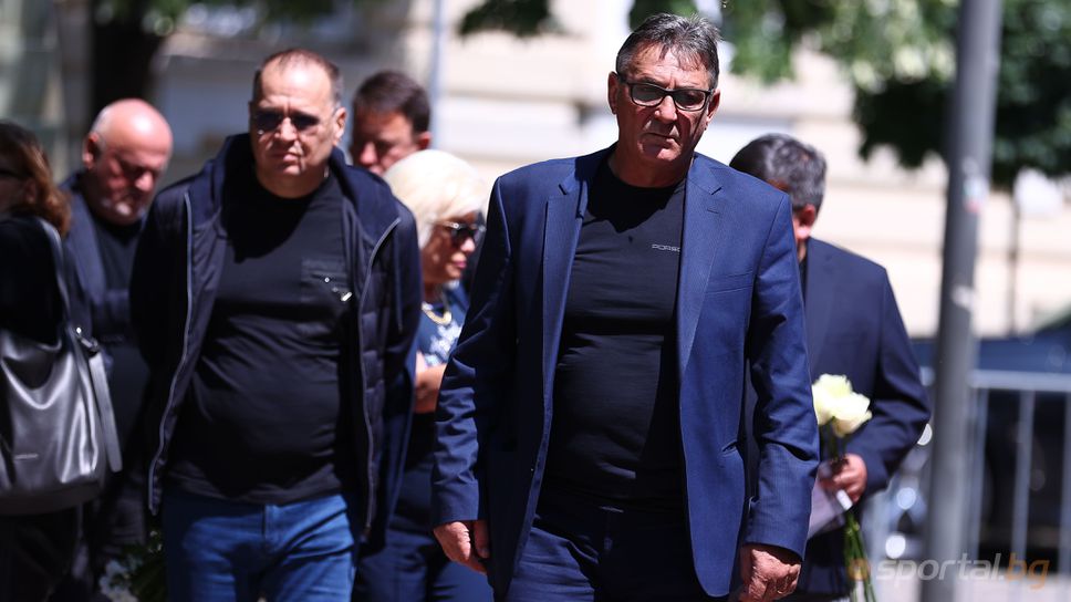 Десетки изпратиха Стефан Капралов