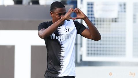  Делев и Переа вкараха в железничарско шоу 