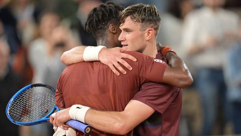 Дрейпър елиминира шоумена Монфис в оспорван сблъсък