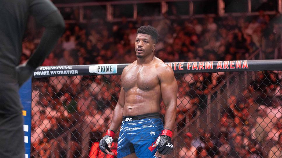 Менифийлд нокаутира Мингянг и разочарова домакините на UFC Макао
