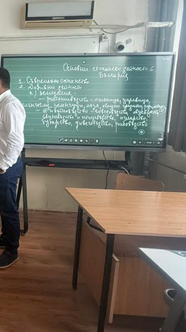 Министърът на младежта и спорта Енчо Керязов посети Спортно училище "Юрий Гагарин" в Бургас