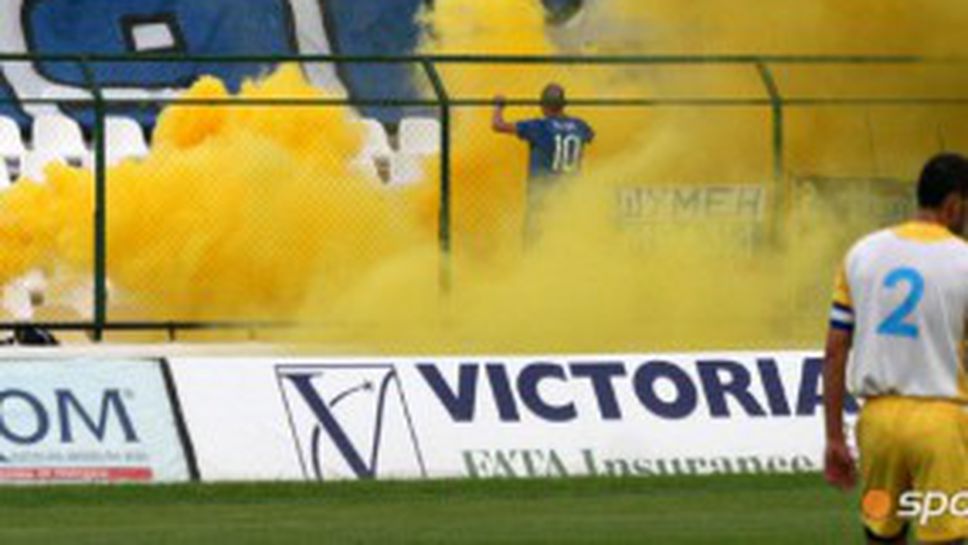 Забраниха на фен на Левски да ходи по мачове - стрелял с пиротехника по перничани