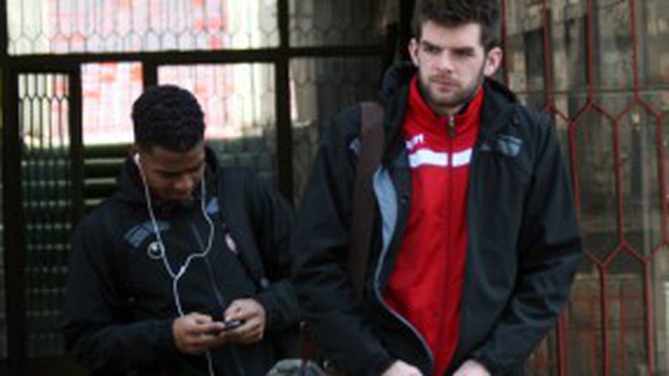 Шеридън играе две контроли преди да подпише с Хибърниън