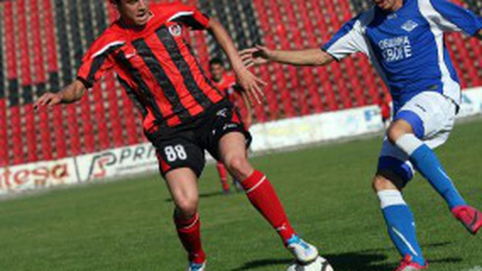 Локо София громи, Коста Янев дебютира