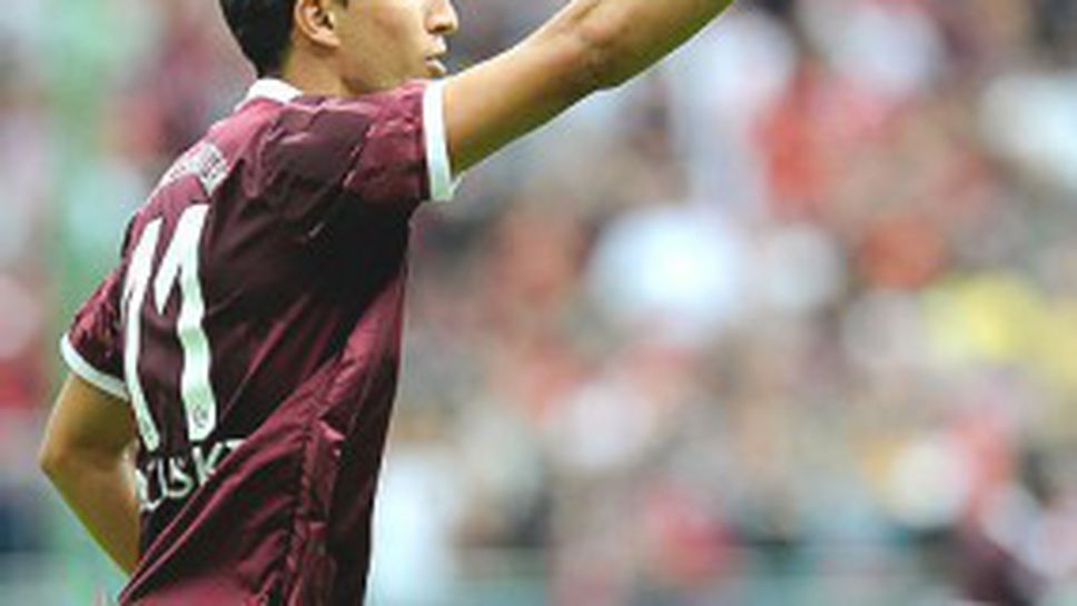 Мицански не спира да бележи