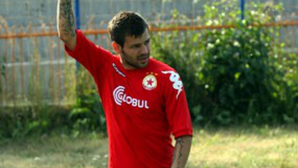 Деца награбиха Спас Делев в Холандия