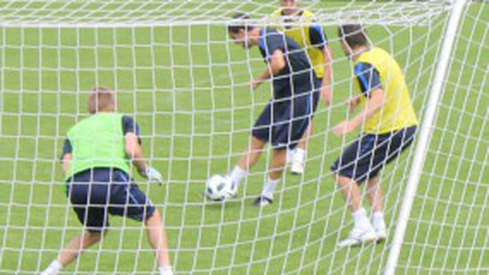 "Сините" тренират веднъж, отиват във Виена