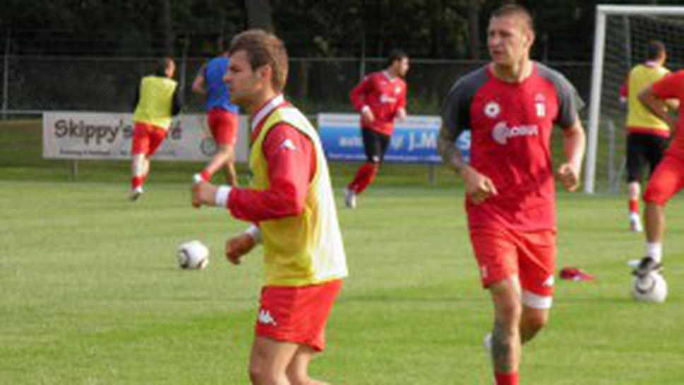 Спас Делев пада на джитбол от вратар, стяга се за реванш (видео)