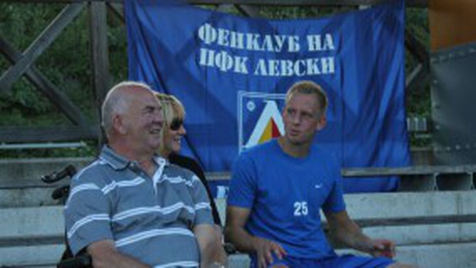 Родителите на Арш го гледат на живо