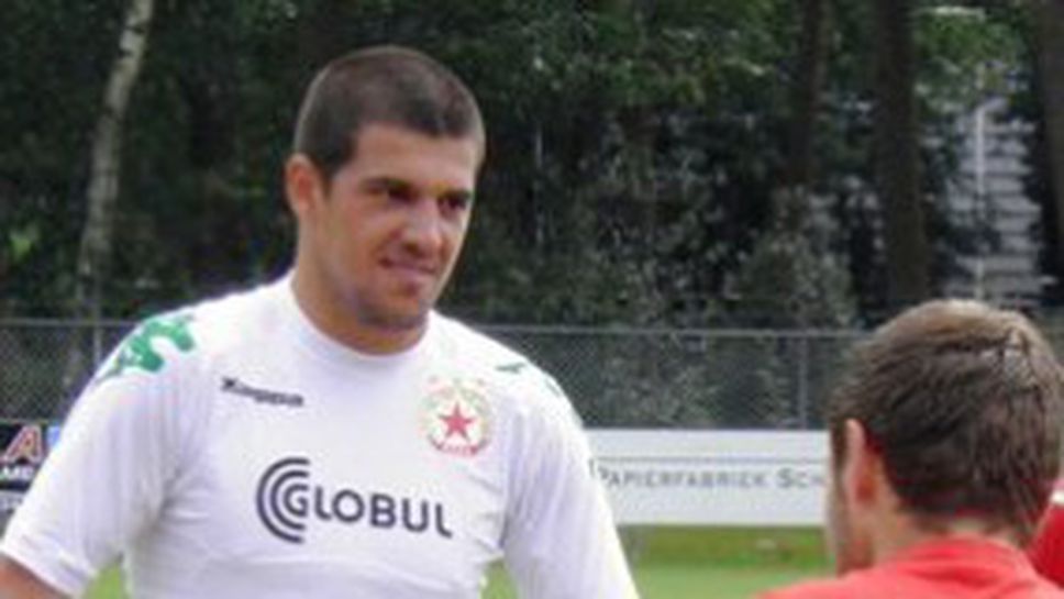 Пробват Караджов като полеви футболист, той бележи два гола