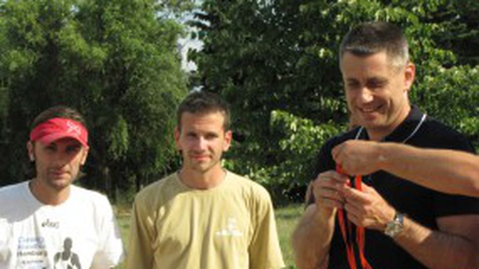 Радостин Стойчев награди и вдъхна увереност на волейболистите от Volley Mania