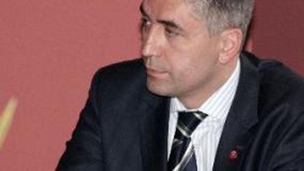 Антон Генов ще свири ЦСКА - Литекс