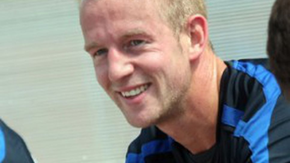 Гонзо оставя най-скъпата покупка на Левски на пейката