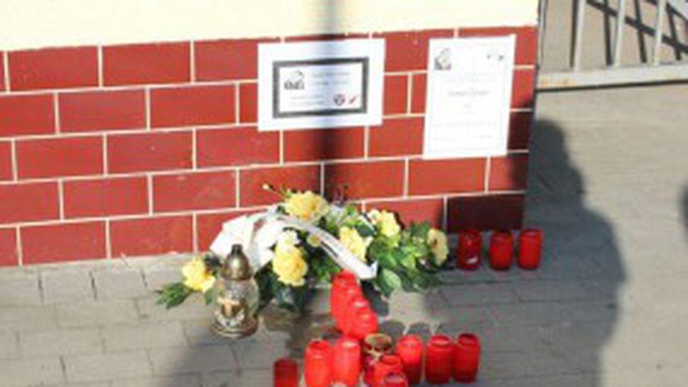 Феновете на Спартак (Търнава) почетоха загиналия си приятел и на своя стадион (видео+снимки)