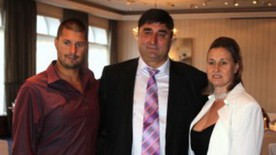 Боре Кьосев отпразнува 50 години като крал! (ВИДЕО + ГАЛЕРИЯ)